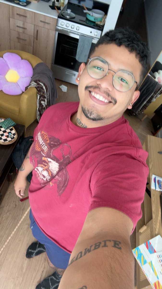 reasonc_'s tweet photo. lighting in the living room was real nicey nice https://t.co/eheX6xu6w2