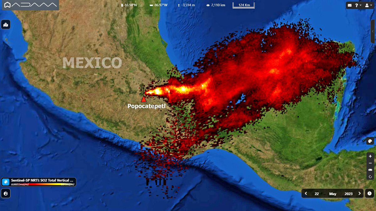 SasslaMx's tweet photo. 📆 22 - 23/May/2023

Las lecturas del satélite Sentinel-5 Precursor (del programa Copernicus) con instrumento de respaldo TROPOMI (Troposheric Monitoring Instrument), detectaron una extensa columna de dióxido de sulfuro, que, impulsada por las corrientes de viento en altura, amplificaron la dispersión en gran parte de la Bahía de Campeche y la Península de Yucatán; así como también en estados de: Puebla, Oaxaca, Veracruz, Tabasco y Chiapas.

Hasta las 19:50 hrs del día 23, tras aproximadamente 72 horas sostenidas del segundo paroxismo, los niveles de actividad volcánica en todos sus parámetros de medición comenzaron a disminuir drásticamente, en donde se apreciaron intermitentes exhalaciones de ceniza.

📹 Vídeo. Continuación del segundo paroxismo en el amanecer del 23/May/2023. Campion, R. (2023).

📹 Animación. Evolución en los conos de dispersión de cenizas del Popocatépetl entre el 19 y 23/May/2023. Modelado por Sismo Alerta Mexicana (2023).

9/n