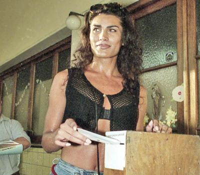 MuertosArg's tweet photo. 01/06/1999 murió Cris Miró.
Vedette y mediática que en los 90s llegó a la fama y abrió las puertas a muchas que vinieron atras.
Murió con solo 33 años y después de una breve e importante carrera.
Parte de la historia. https://t.co/Oc8dlH4wi0