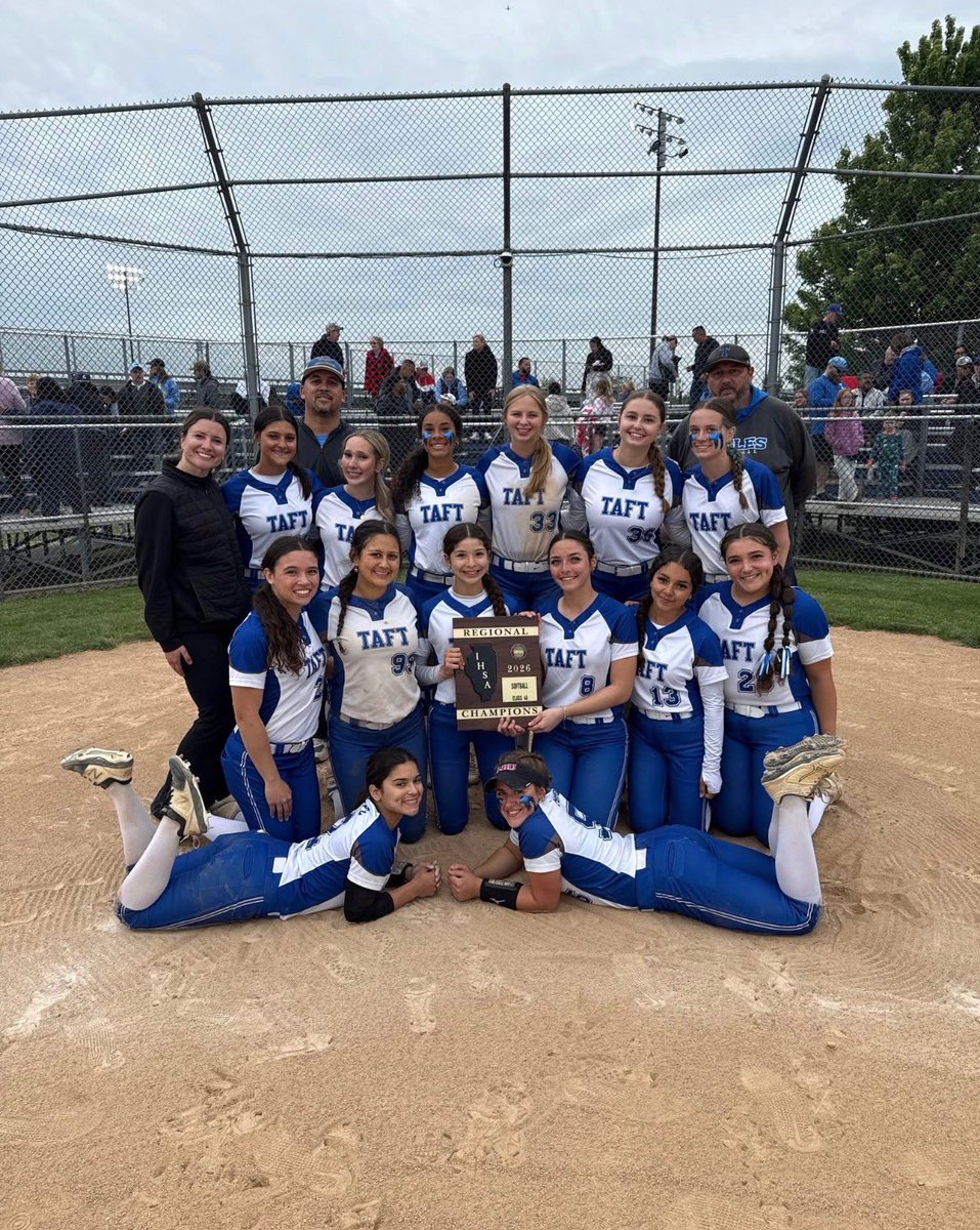 avelese17's tweet photo. Our season ended last night, but we had an amazing run! I’m super proud of us as we worked extremely hard and had some great accomplishments! We ended the season with the record of 24-8, winning the city championship and regionals! Go Eagles!! @TaftSoftballFam @Windmills2028 https://t.co/9nBn2onZor