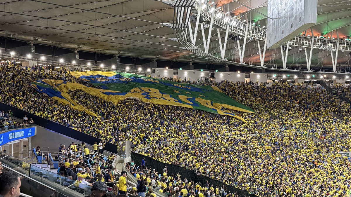 AValladas's tweet photo. @MBVAOFICIAL vcs são uma vergonha….. vcs tem que pedir aula ao @lula da RRN …. O que vcs fizeram com o patrocinador que vai bancar tudo no 0800 de vcs é uma vergonha…. Fora a falta de inteligência em se conectar com o torcedor e deixar acontecer isso com o bandeirao da CBF. Parabéns @CBF_Futebol pela festa que vcs fizeram pro torcedor hoje.