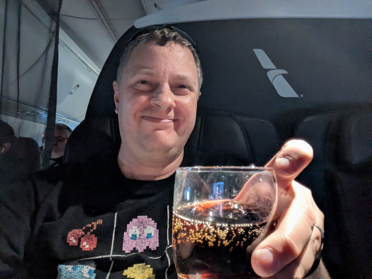 RetroTechChris's tweet photo. As I head home, I reflect on how grateful I am to all who put on the show, and how great it was to see so many old friends & make new ones. Thanks for putting up with my onslaught of posts, I hope it helped some people experience #VCFSW from afar. I raise my glass to all of you! https://t.co/NHws53fCJw