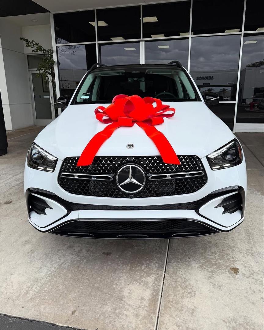 whyrobynwhy's tweet photo. I’ve been putting in the work in crypto for a while now, and it’s been paying off. To celebrate, I just copped myself a brand-new Mercedes-Benz! Huge shoutout to my coach @helen__hawkins, for all the guidance and support. Couldn’t have done it without her. https://t.co/PyIR3KZccN