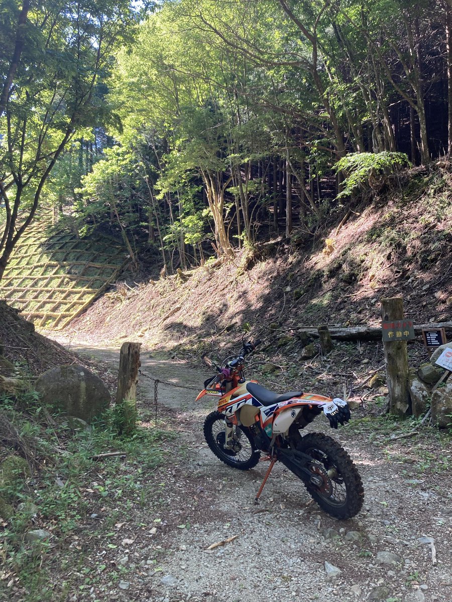 rabio1126's tweet photo. この前のキャンプで見つけた道志の林道調査完了(*`･ω･)ゞ
ちょっと遠かったから、ここは1度でいいかな。 https://t.co/5gWkyTqrAn