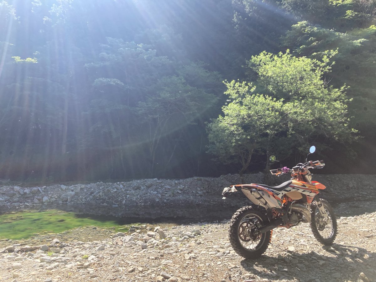 rabio1126's tweet photo. この前のキャンプで見つけた道志の林道調査完了(*`･ω･)ゞ
ちょっと遠かったから、ここは1度でいいかな。 https://t.co/5gWkyTqrAn