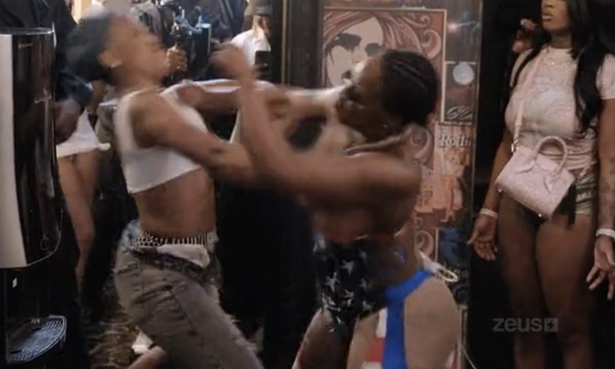 dojonikaa's tweet photo. 😳👀 Fania and Diamond get into it once again on tonight’s episode of #BaddiesUSAChapterTWO #BaddiesUSA https://t.co/cdfnrSwCUU
