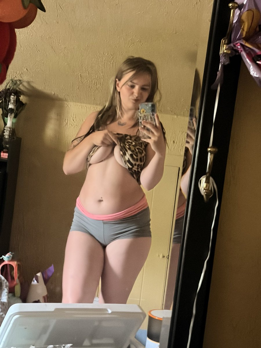 Trixie_pixie420's tweet photo. What’s your favorite color?🧡 
#trending #onlyfans #creator https://t.co/B6E5qEv97M