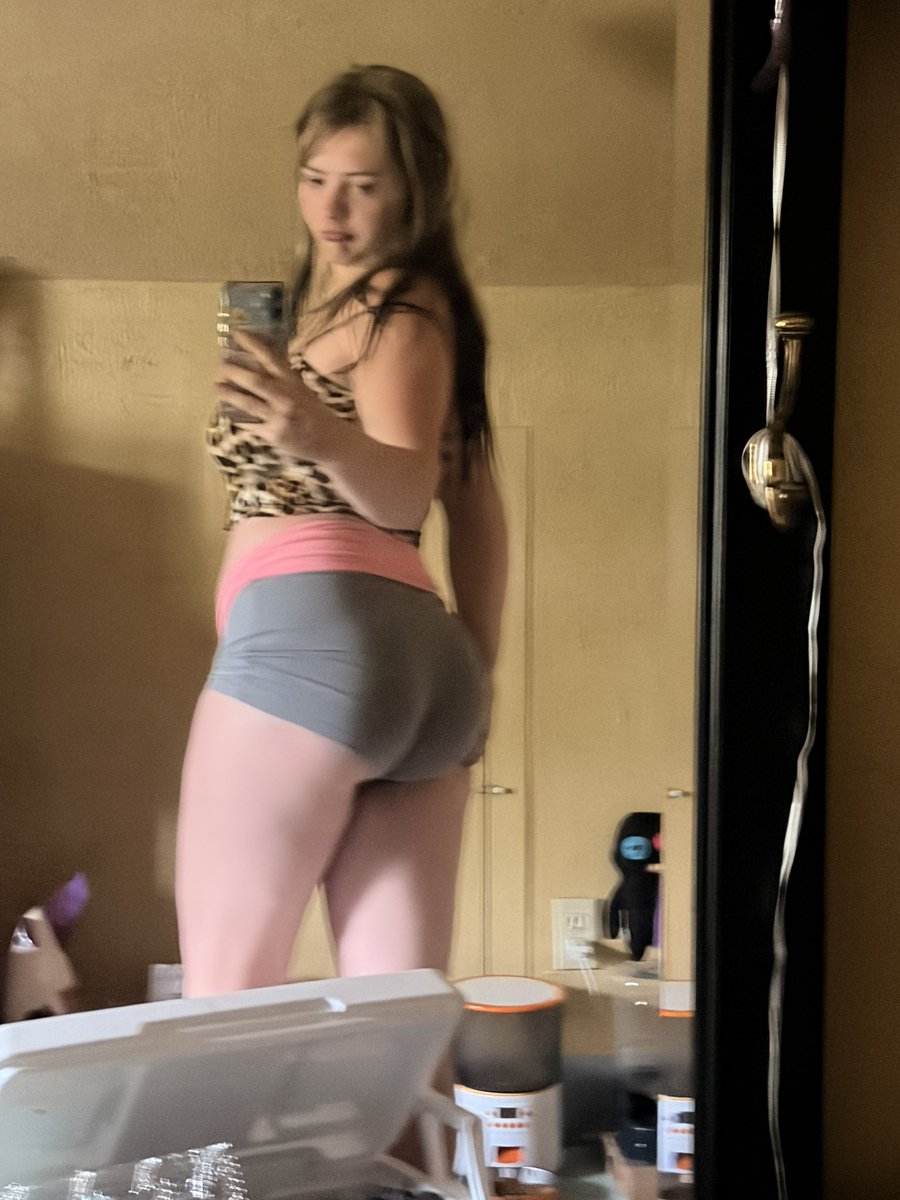 Trixie_pixie420's tweet photo. What’s your favorite color?🧡 
#trending #onlyfans #creator https://t.co/B6E5qEv97M