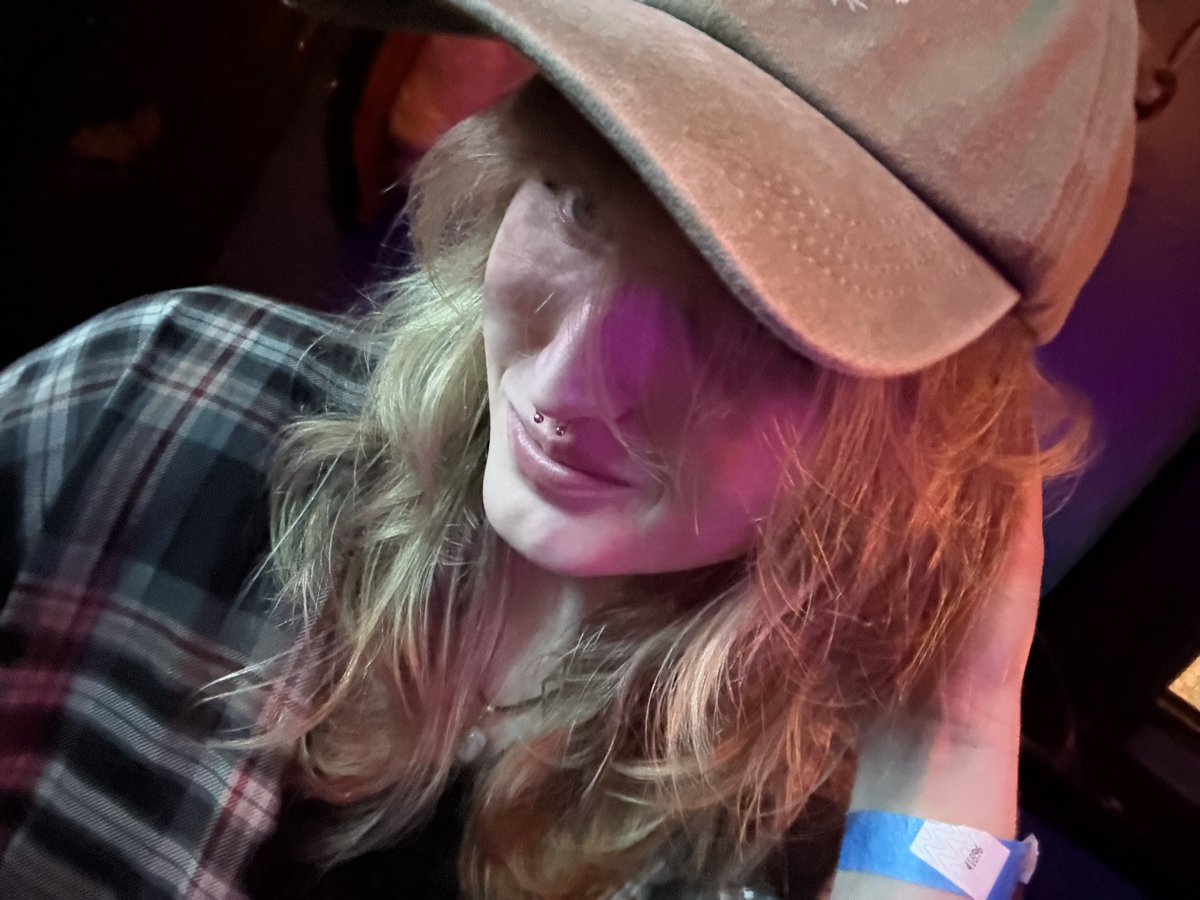 Skyemoder's tweet photo. idk if i like how i look anymore, i feel like i’ve regressed over the past year, i need to get my levels checked https://t.co/Q7Mlu9gUgv