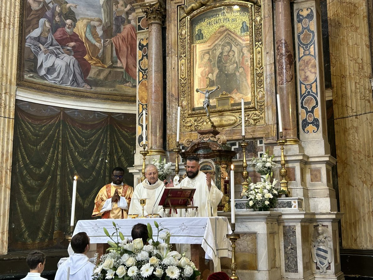 dfrancescopesce's tweet photo. Solennità della Santissima #Trinità con la celebrazione della Prima Comunione dei nostri bambini nella parrocchia di #SantaMariaaiMonti @diocesidiroma https://t.co/G8c93dvCAp