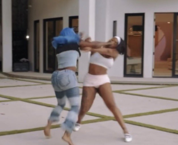 lovecraftcounty's tweet photo. SLOW IT DOWN MY BITCH DOLLY WAS IN THERE! She just fighting sloppy as hell and Ivori missed majority of her hits https://t.co/WJg4ttYVuA