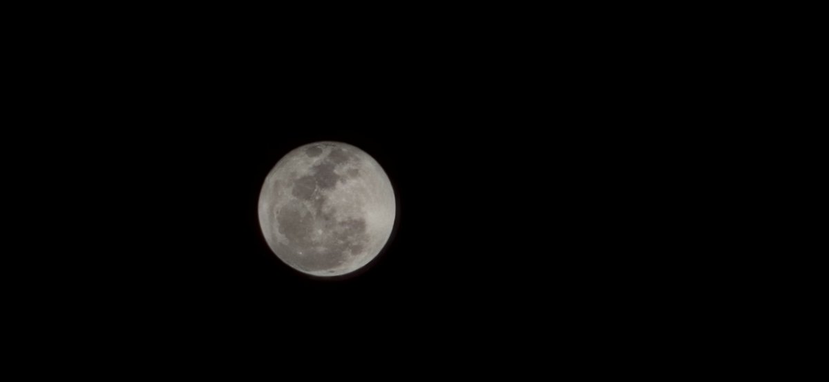 Sargox's tweet photo. El cielo ecuatoriano de esta noche permite una perfecta visualización de la luna en su fase llena 🇪🇨 https://t.co/XEbpHtJ4cS