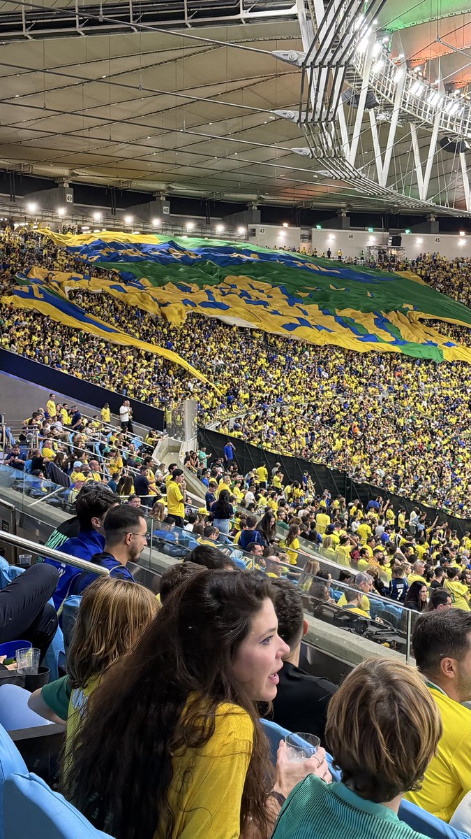 AValladas's tweet photo. Eu fico impressionado com a tal atitude desse @MBVAOFICIAL fala que tem torcidas aliadas, mas nunca que uma torcida que realmente sabe o que acontece e como funciona uma arquibancada, vai deixar acontecer isso. Sabe o que é isso ? Oportunismo…. Quer dizer que conheceu o mundo com a seleção sem gastar nenhum…. Pode viver teu sonho. Mas faça por onde. Não faça uma vergonha dessa não ! Mostra todo o amadorismo de vcs