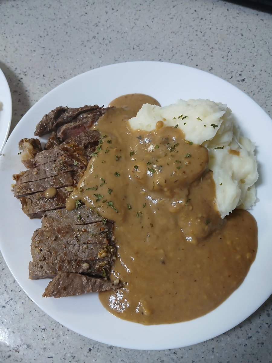 RenariaLeopard's tweet photo. @tsumugi_meow I made a dinner that includes gravy tonight! I thought you may want to see an authentic meal instead of one photoshopped for the cameras 📷

This is a ribeye steak with a mushroom gravy and some mashed potatoes! 

Dinner for my husband since he had a long week 🩶 https://t.co/4lUbG2DOV1
