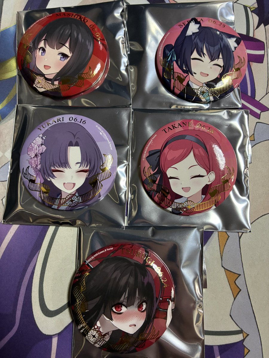 C8Sl3's tweet photo. ブルーアーカイブ　ブルアカ　バースデー　缶バッジ　6月

譲、マシロ、セリカ、ユカリ、タカネ、ツルギ

求、ヒカリ

交換可能な方いらっしゃいましたら
よろしくお願いいたします。 https://t.co/VGbh2zMmuB