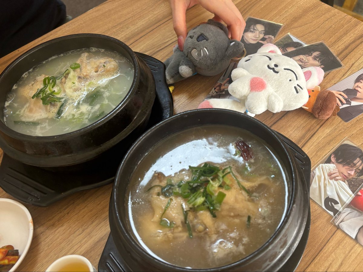 sunoosama's tweet photo. 용산삼계탕 ㅈㄴ맛잇어 생각보다 더 맛잇엇음 근데 뒷자리 여자가 ㅈㄴ 크게 난 빠수니들 이해안된다 ㅇㅈㄹ해서 좀 빡쳣음 https://t.co/kryMaSndgH