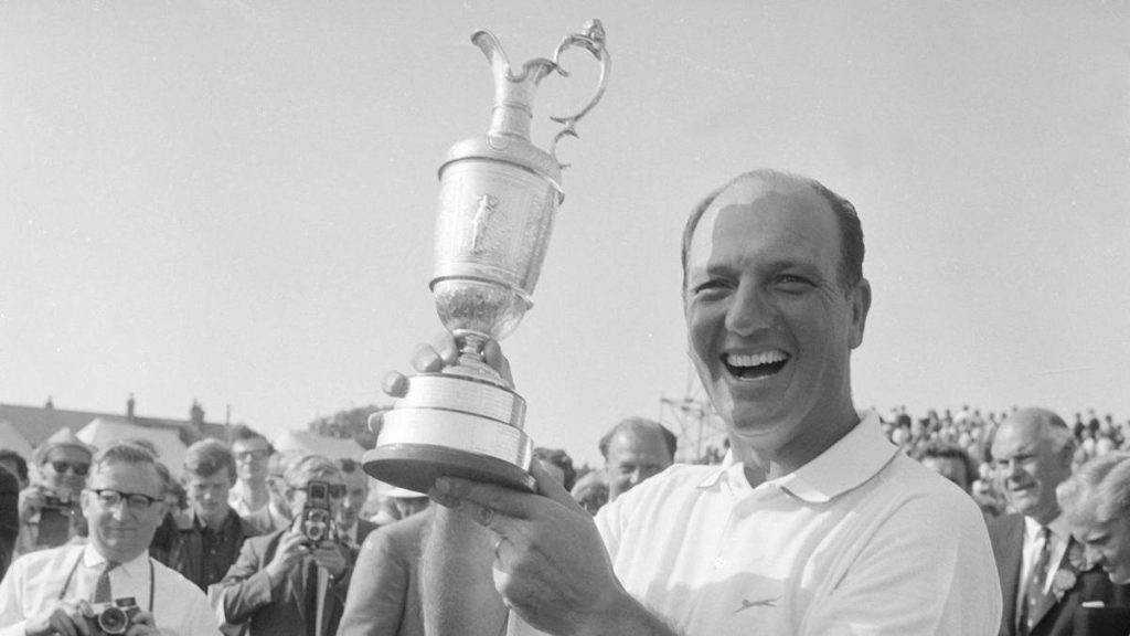 MuertosArg's tweet photo. 01/06/2017 murió Roberto De Vicenzo.
De los mas grandes deportistas de la historia de nuestro país. Un golfista genial con mas de 300 torneos ganados. Vivió 94 años y disfrutó el éxito y el reconocimiento de todos.
9 años sin este genio. https://t.co/0zdaEoLvYz