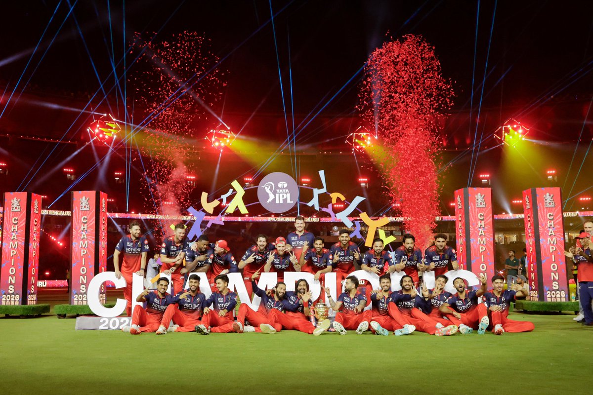 ImPawan62's tweet photo. 𝗧𝗵𝗲 𝗺𝗼𝗺𝗲𝗻𝘁. 𝗧𝗵𝗲 𝗴𝗹𝗼𝗿𝘆. 𝗧𝗵𝗲 𝗖𝗵𝗮𝗺𝗽𝗶𝗼𝗻𝘀! 🏆

#TATAIPL | #Final | #TheFinalLeap | #RCBvGT #IPL https://t.co/qV4NUNIm3Y