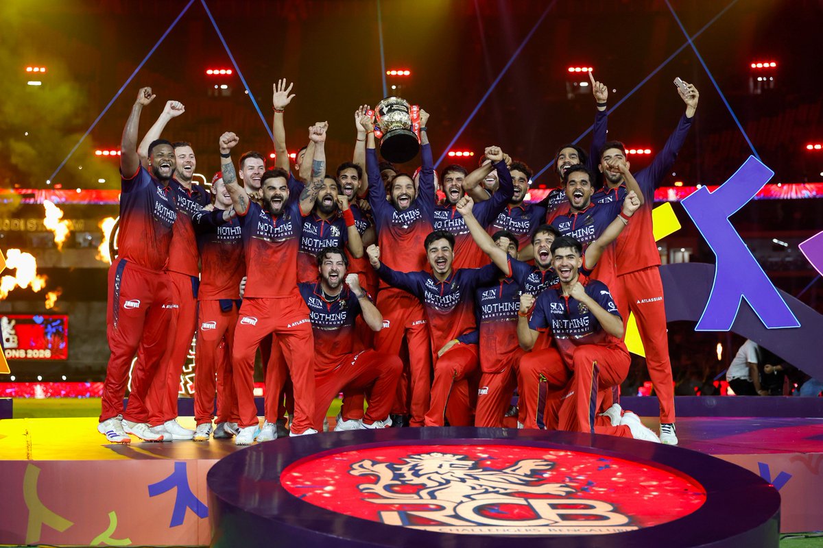 ImPawan62's tweet photo. 𝗧𝗵𝗲 𝗺𝗼𝗺𝗲𝗻𝘁. 𝗧𝗵𝗲 𝗴𝗹𝗼𝗿𝘆. 𝗧𝗵𝗲 𝗖𝗵𝗮𝗺𝗽𝗶𝗼𝗻𝘀! 🏆

#TATAIPL | #Final | #TheFinalLeap | #RCBvGT #IPL https://t.co/qV4NUNIm3Y
