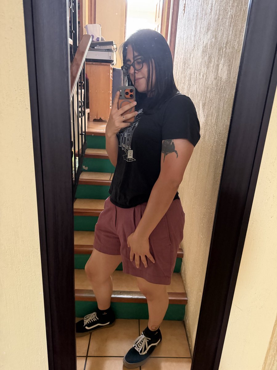 moonrootwitch's tweet photo. Estrenando ropita que compré ayer y que estaba entre 50% y 70% de descuento #trans #transgender #transfem #transgirl #transjoy #mtf https://t.co/4MChWKJpHT
