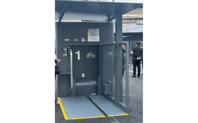 archims's tweet photo. 【神戸市内初「地下タワー式駐輪場」 運用開始】 

本日6/1より、神戸市内初となる「地下タワー式駐輪場」の運営を開始しました！ 
駅前の景観改善と利便性向上につながる新たな取り組みとして、安心・快適な駐輪環境づくりを通じ、快適なまちづくりに貢献してまいります。  
#アーキエムズ #神戸市 https://t.co/mMHJqaf26C