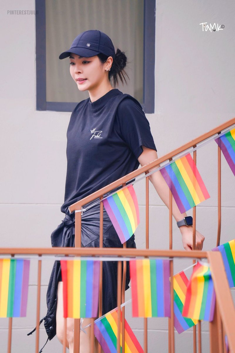 pfayehyolic's tweet photo. happy pride month 🏳️‍🌈 #fayeperaya https://t.co/tl0PF2kfsQ