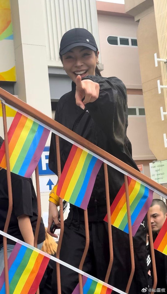 pfayehyolic's tweet photo. happy pride month 🏳️‍🌈 #fayeperaya https://t.co/tl0PF2kfsQ