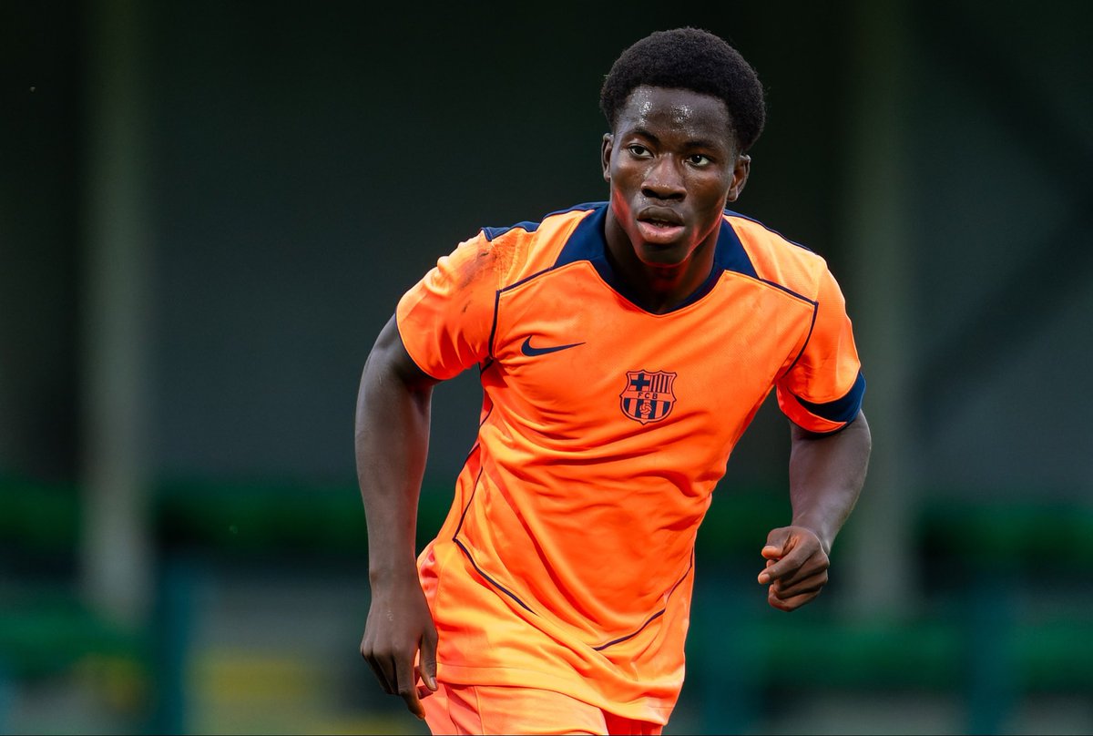 ojoaomorgado's tweet photo. Ebrima Tunkara, 16y, 🇪🇸, Médio Ofensivo, Barcelona

Médio criativo e irreverente, com qualidade na condução, mobilidade e criação ofensiva. Forte no 1x1, drible e espaços reduzidos. Boa leitura de jogo e qualidade de passe. Capaz de criar desequilíbrios de forma consistente. https://t.co/4UhTDkoLB5