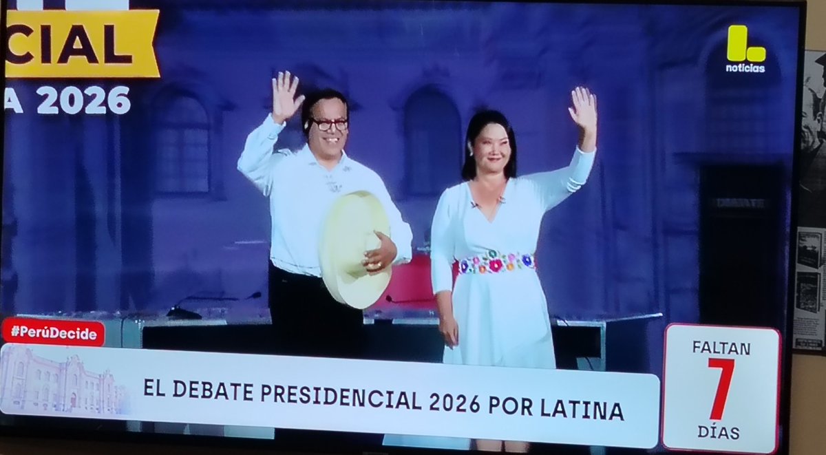 elfjcgc's tweet photo. El retraso es porque se pusieron a bailar tondero o qué pasa? https://t.co/BTe8FreNf6