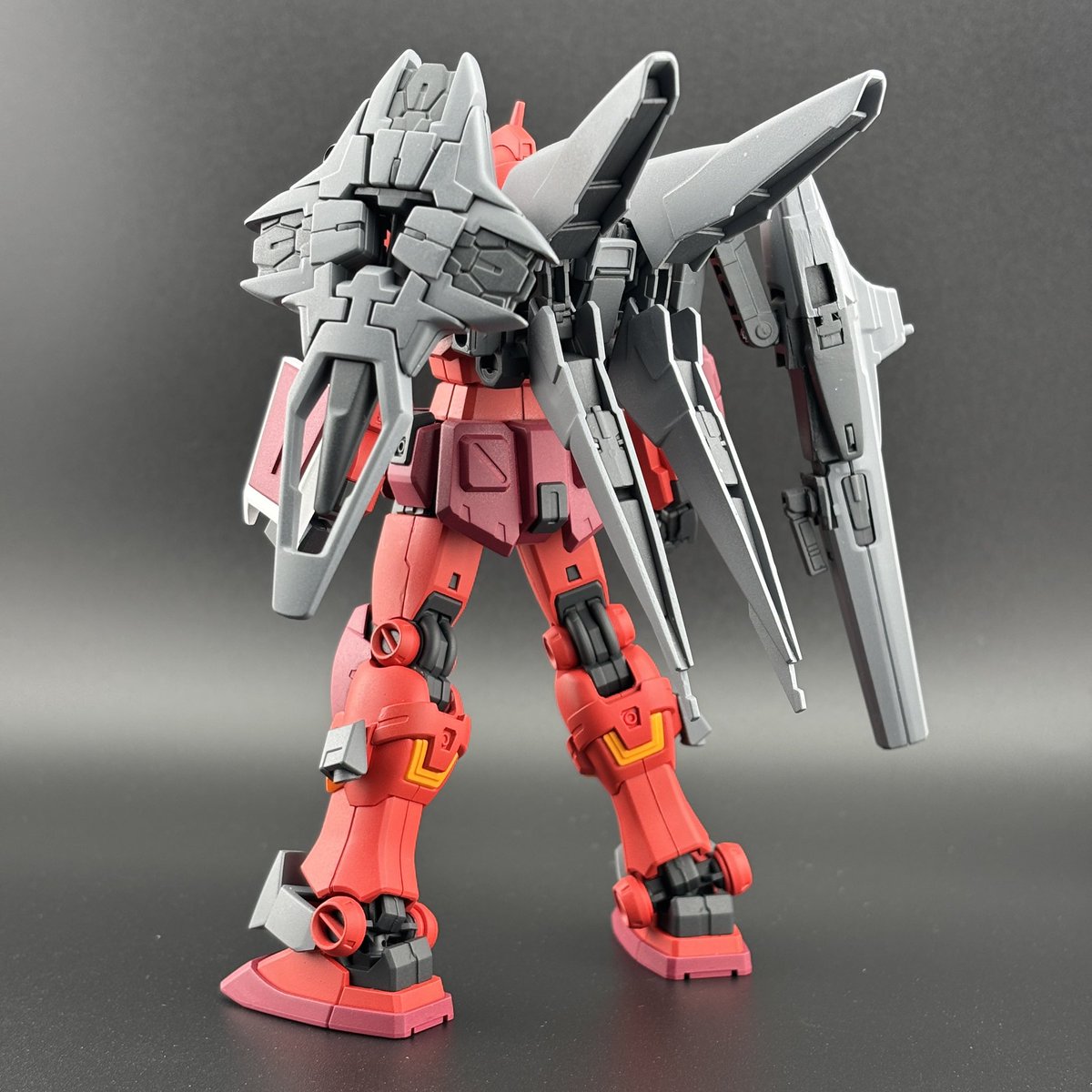 gunbre_nimo's tweet photo. 「セカンドRW」完成。7号機のレッドウォーリアにセカンドVの武装で機動力、火力、防御力をアップデートしました。“極め手ver.2.0”を初めて使ったけど…これ凄い技術ですね！
#ガンプラ
#ミキシング
#ガンダム7号機
#セカンドV
#レッドウォーリア https://t.co/eGX67xcJkf