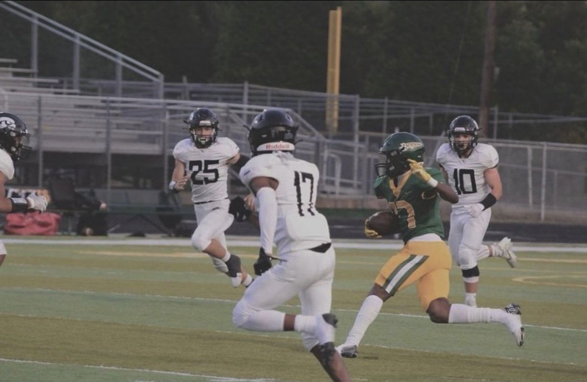 hellothere1732's tweet photo. 6’0//195//WR//DB//4.5(40) 3 years of eligibility. Coaches take a chance on me! Still available and still working. @CoachKyser @CoachAHampton @CoachAbbottFB @_coachawk @coachaarons @Coach_Crisp @Coach_Conry @CoachJOdaffer @Coach_Ohout @suttonlegendary https://t.co/97H5XYRAE2