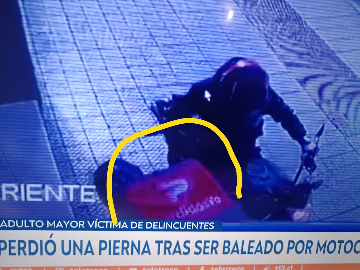 narbonachile's tweet photo. Estas lacras le dispararon a un adulto mayor que había sacado plata para comprarse un auto.
Le robaron el dinero y le dispararon en la pierna. Por la gravedad de sus heridas, le tuvieron que amputar la pierna.
Estos motochorros andan con mochila de Pedidos Ya, saquen conclusiones https://t.co/NMBioQ9MKi