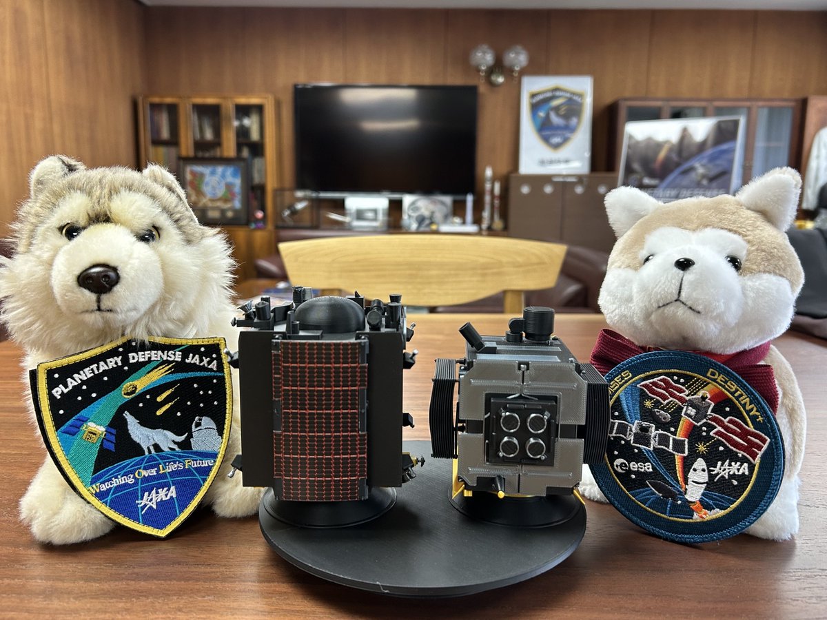 ISAS_JAXA's tweet photo. 【ほぼ週刊　宇宙研日記】
先々週～先週は、名大・東大で将来像について話し合い、理工学委員会で2030年代前半の在り方を議論、NASAメンバーとXRISMの話、ドイツ・イタリアからの訪日メンバーと「RAMSESの次はLiteBIRD」話。さらに、メーカーOBや産業協議会の方々にお会いし、幕張では高校生とも交流。 https://t.co/OM1qssKxuO