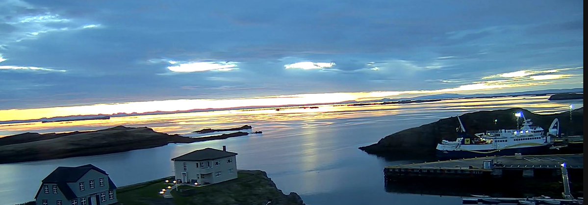 mixinit8169's tweet photo. Sunset at 1am. Stykkisholmur. 01/06/26. https://t.co/B8wKzvhU0C
