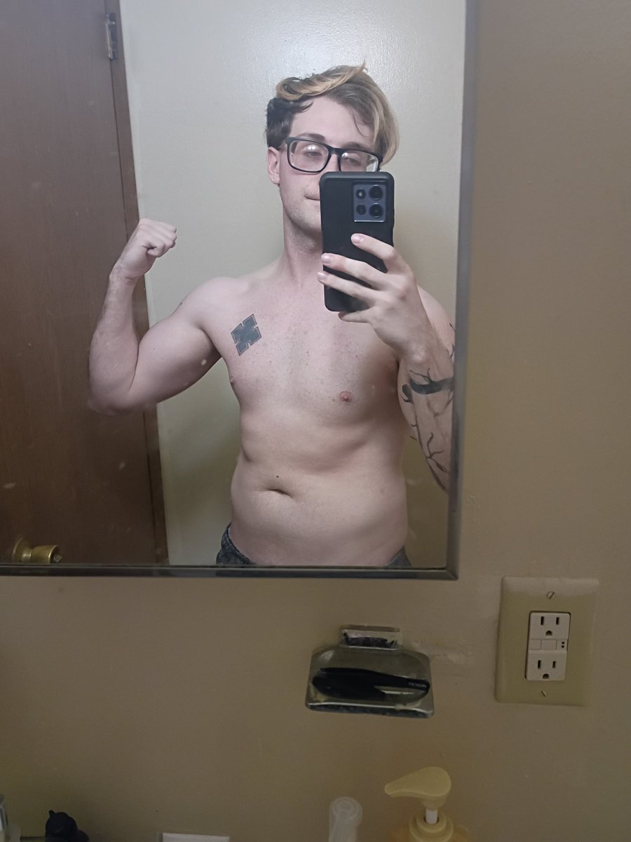 DeltyLizzy's tweet photo. Still trying to get there 😅. Hopefully by next summer https://t.co/fy24JZVmSc