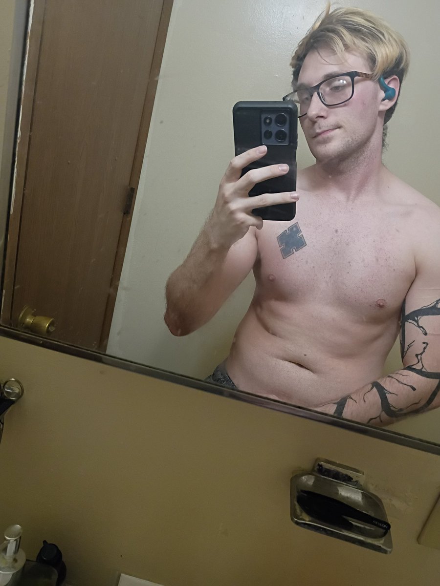 DeltyLizzy's tweet photo. Still trying to get there 😅. Hopefully by next summer https://t.co/fy24JZVmSc