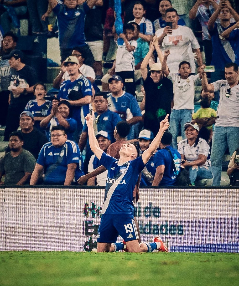 Hincha_Azul's tweet photo. SONRÍE ECUADOR

HA GANADO EL MÁS QUERIDO DEL ECUADOR

HA GANADO EL CLUB SPORT EMELEC 💙 https://t.co/JsEa5ZzuUd