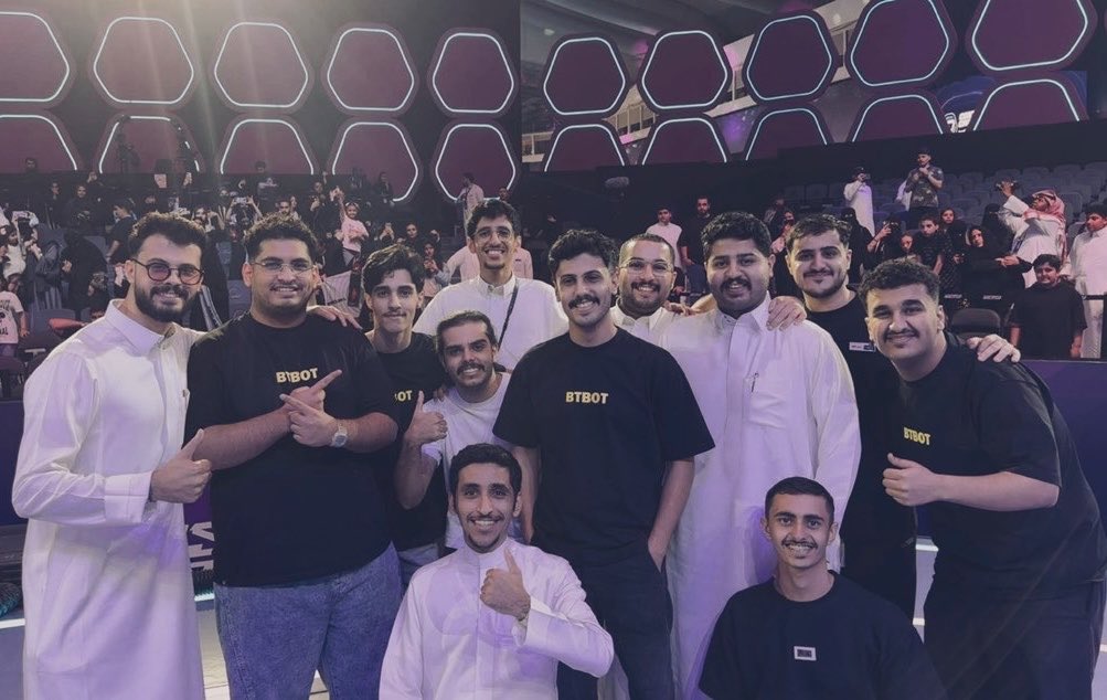 i8_ifa's tweet photo. الان و الحمدلله 

اقدر اقول ان باقي 6 ايام و اتم معى المستثمر 
الوحيد لسعادتي .. سنه كامله 💛🙏🏼

و عقبال الف سنه . https://t.co/iYh1jlKTzf