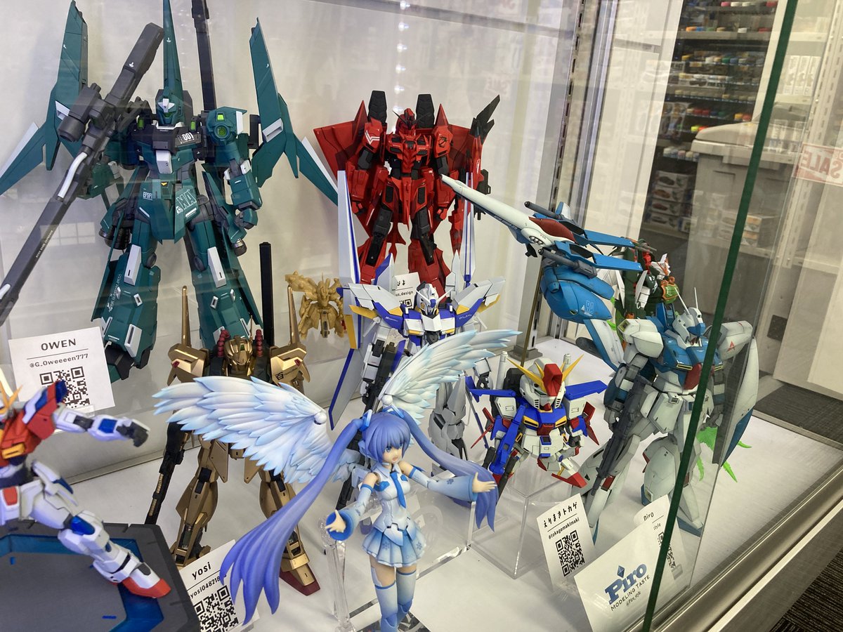 ichisuke_bot's tweet photo. 【ハンパない！】

みんべーに展示してある作品群がすごいんです

ハス寝るさんのウィング
これは生で超見たかったやつ！かっこよすぎ😻

サークル展示・Flagsと彩風の面々は上手いだけでなくそれぞれの個性が突出していて、ボク自身付き合いも長いので誰がどの作品かすぐわかりました！
【みんべー】 https://t.co/EpRBRwVRmk