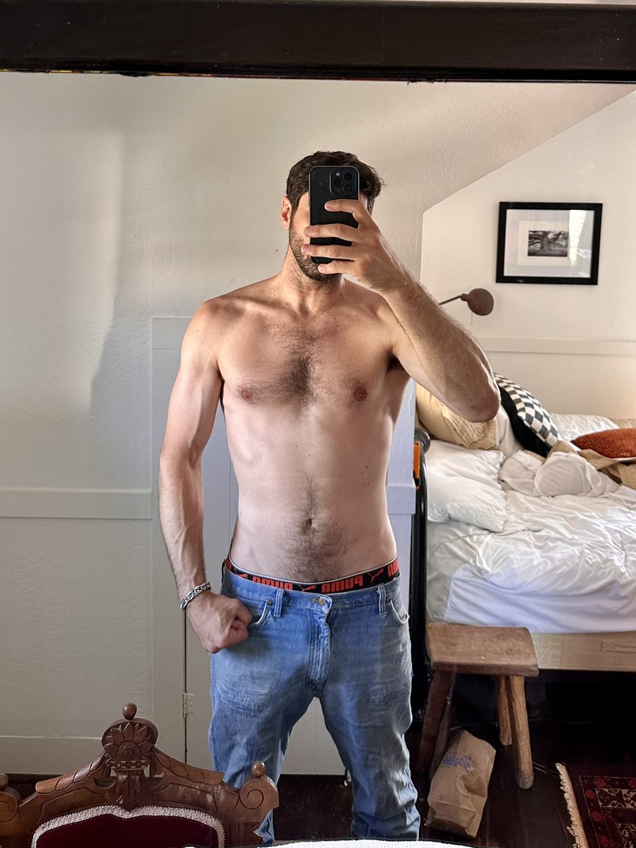 mrmoneyspot's tweet photo. Describe me in one word https://t.co/p9xxvaRNOe