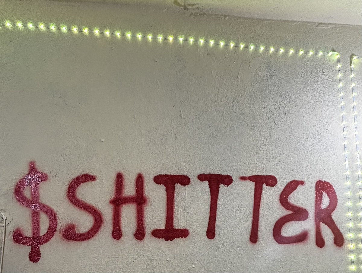 lexinjones1's tweet photo. $SHITTER SPRAY PAINTED ON MY WALL ‼️ https://t.co/qafaZTjDj1