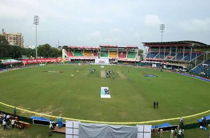 kanpursneed's tweet photo. ग्रीनपार्क कुछ दिन खबरों में रहा, लेकिन पिछपे 4 महीनों से किसी ने दुबारा पूछा तक नहीं कि जो कहा वो क्यों नहीं हो रहा।

खैर हमें दर्शक क्षमता चाहिए 50K वो भी 5000 अंडरग्राउंड कार पार्किंग के साथ। https://t.co/KlXT7eRPDP