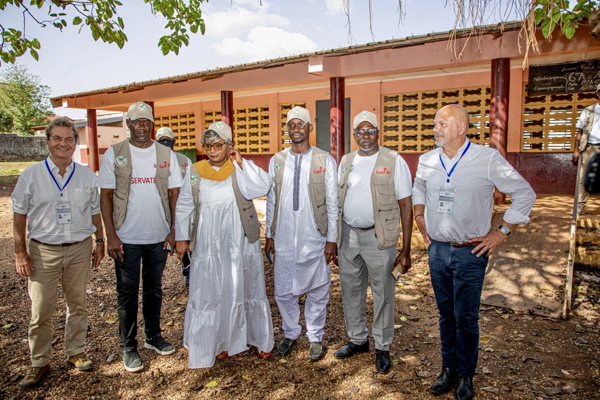 PascalDrouhaud's tweet photo. Plus que jamais en Afrique de l’Ouest, « être sur le terrain électoral », accompagner les sorties de transition institutionnelle est essentiel. En #Guinee 🇬🇳, les élections législatives s’inscrivent dans un processus visant à ancrer une stabilité spécifique dans une région de tensions. @DgeGuinee 🇬🇳 @Presidence_gn 🇬🇳 @Guineenews  @AmbaGnFrPtIl