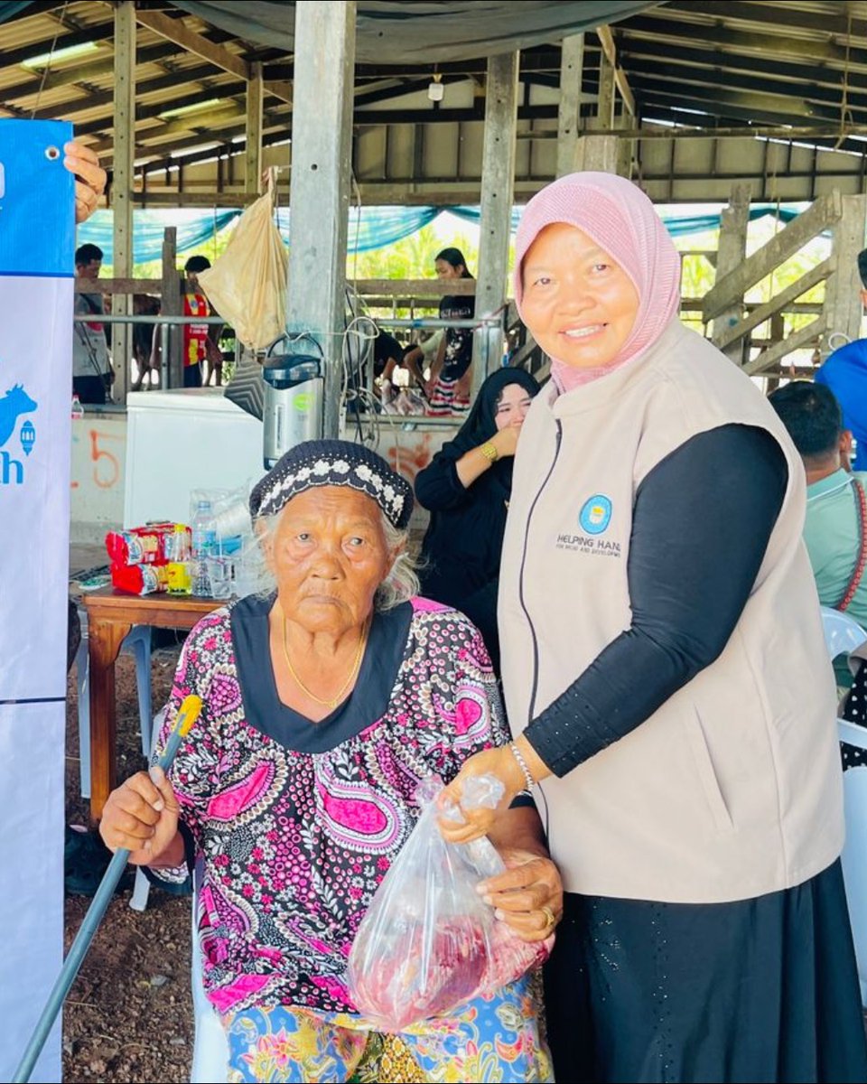 HelpingHandUSA's tweet photo. Alhamdulillah, today was a fruitful day. 💙

Our team traveled 490 km from Bangkok to a refugee camp in the mountains near the Myanmar border to continue reaching those in need. Families in Thailand received their Qurbani shares with dignity and care.

https://t.co/V6h0ljOIqC https://t.co/2L4mkptWGJ
