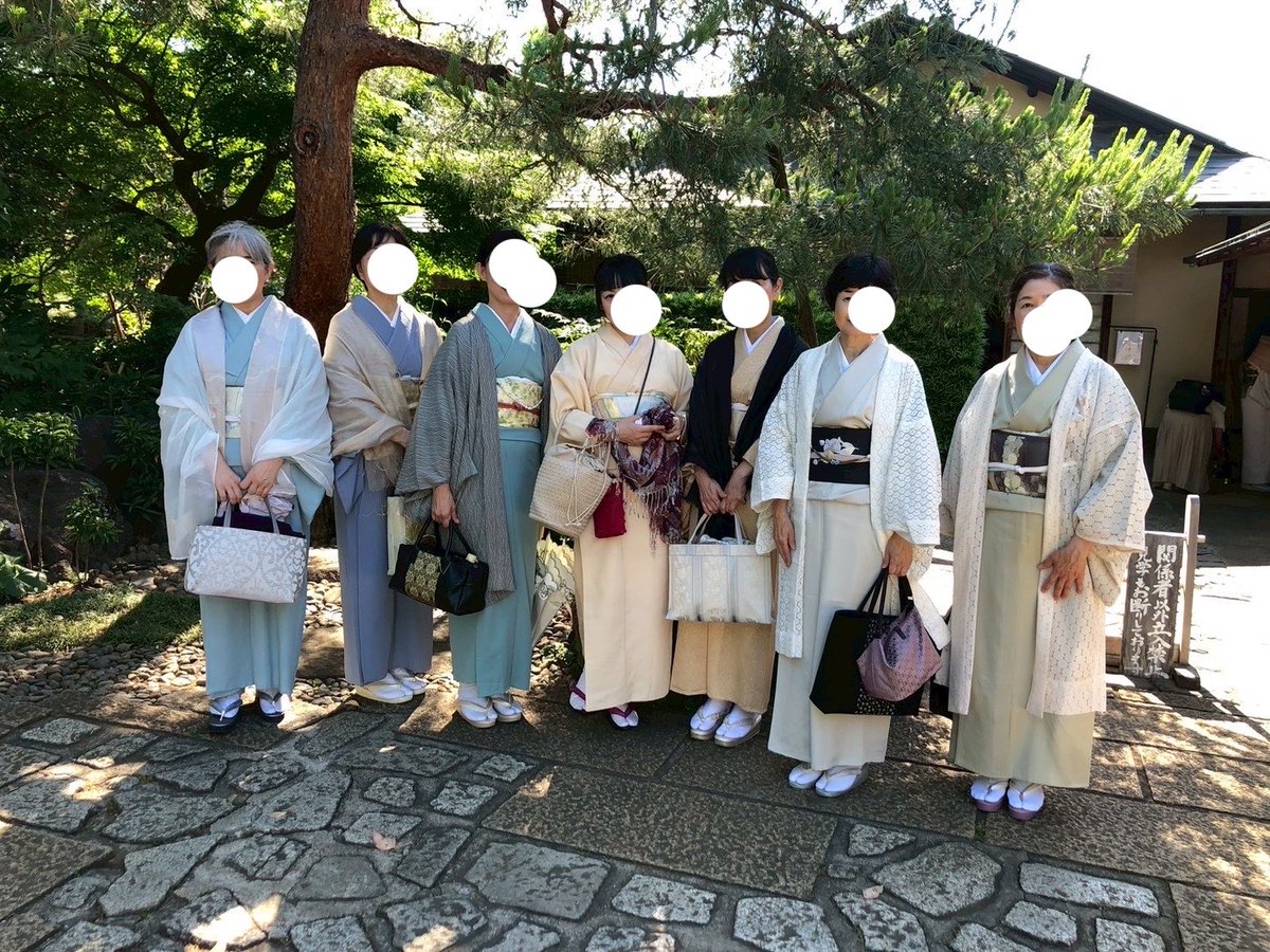 hanananan_cha's tweet photo. 土曜日は友人の社中のお茶会で、うちの社中の皆さんと一緒に参加しました。30度にもなりましたが、木々の緑のお陰で、なんとか素敵なお茶会を楽しむことができました。
帰って着替えて、知人のコンサートへ。
日曜日はゆっくりしようと思ったのに、母が熱を出し入院になり、病院へ。
今日は花月同好会 https://t.co/O9I91ZTDQD