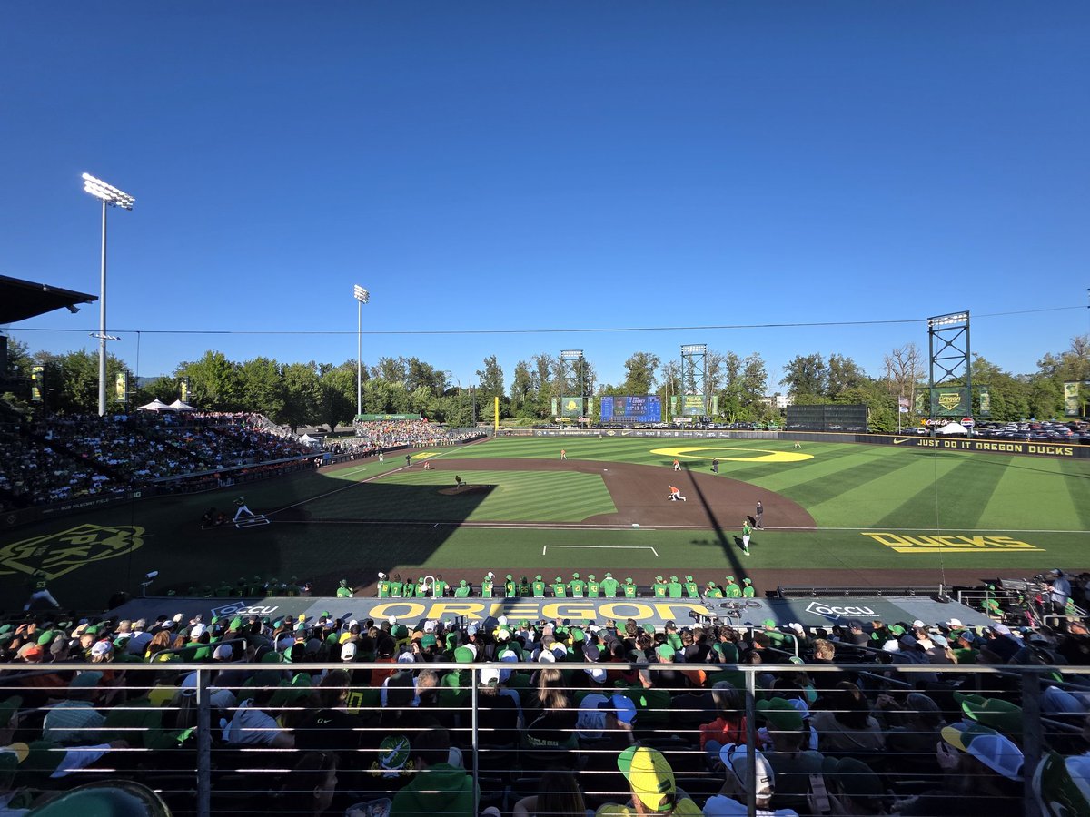 DraftMaverick's tweet photo. Civil War, NCAA Baseball Regional Final edition - @BeaverBaseball vs @OregonBaseball https://t.co/Rc7RRaNmQG