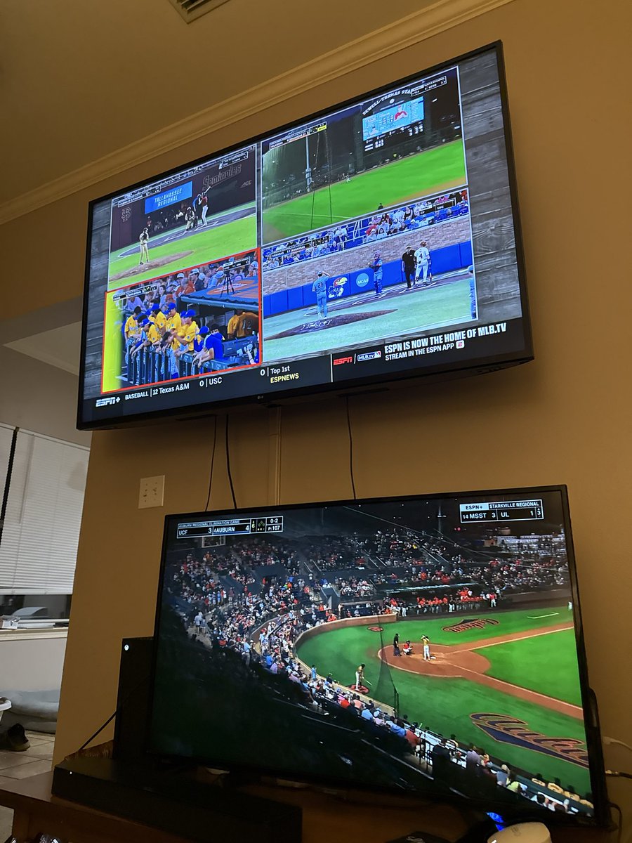 bailey_tsm's tweet photo. I feel bad for people that don’t like college beisbol https://t.co/kHebrTACjW