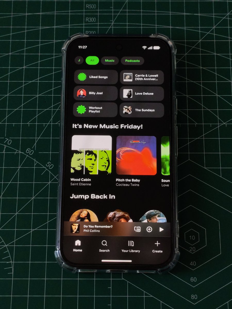 jvepng's tweet photo. Spotify for Google Pixel concept in default and monet theme https://t.co/79sWQWFvoF