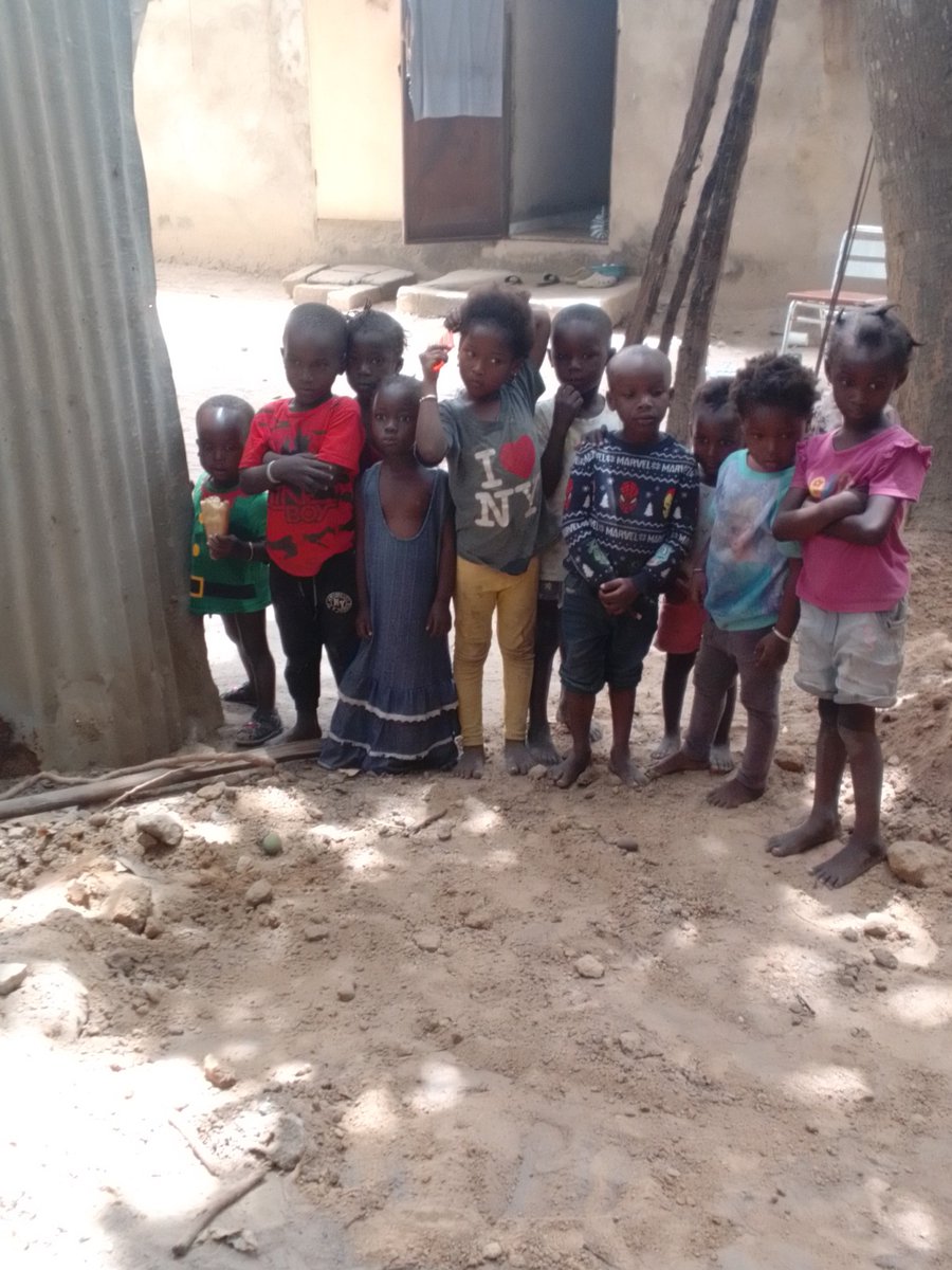 Ismaila73401178's tweet photo. WE NEED HELP FOR THE CHILDREN TO SURVIVE PLEASE HELP us 😭🙏🏾😭 https://t.co/1ue1S4xLIz