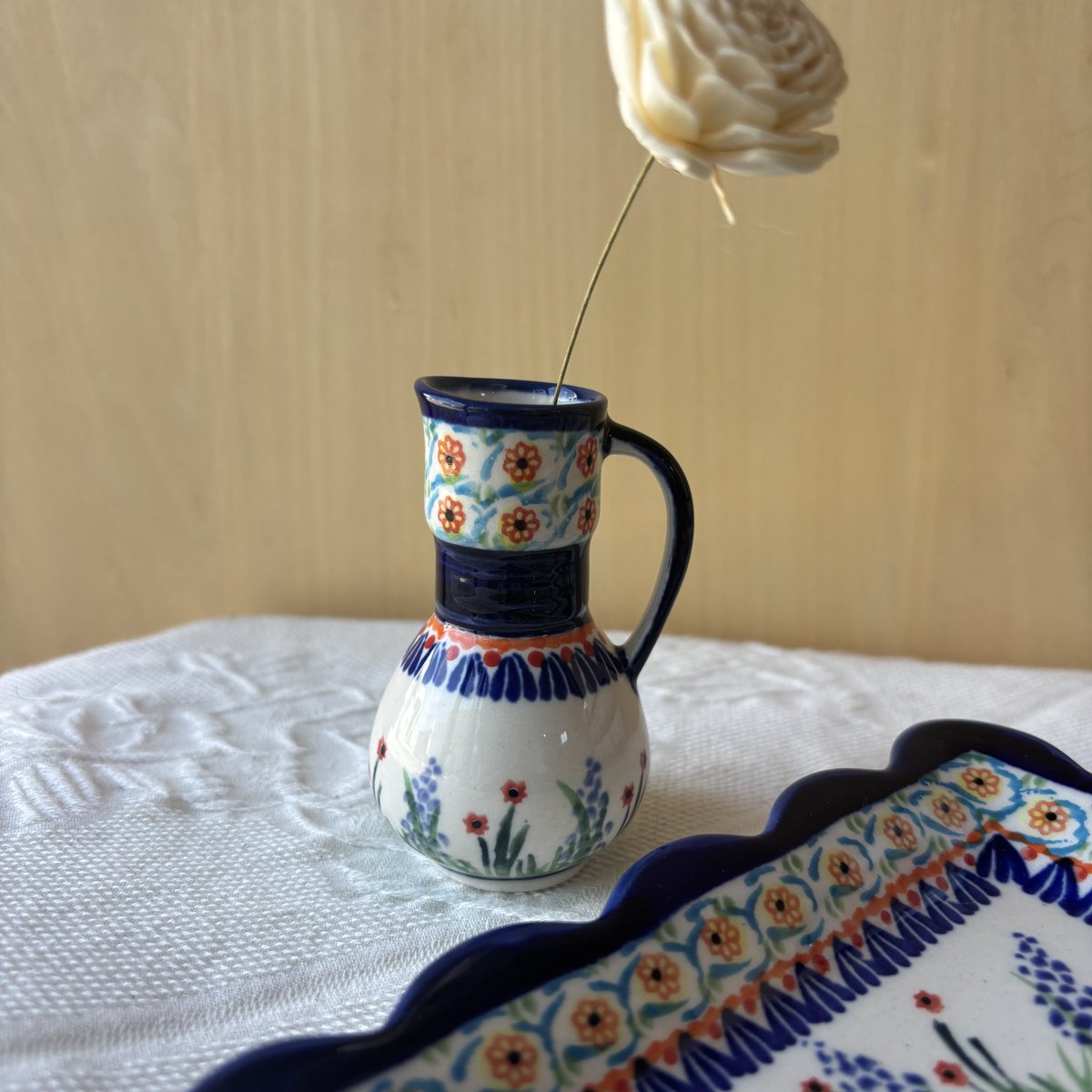 shopgalleryivy's tweet photo. ラベンダーが咲く季節🪻

毎日のティータイムに、やさしい紫色を添えてみませんか？
ラベンダー柄のポーランド食器が並んでいます☕

＊＊＊＊＊＊＊＊＊

Shop&amp;Gallery Ivy
愛知県安城市古井町小仏3-1
0566-70-7979

ネットストア↓
https://t.co/QsrHy5q2J4 https://t.co/J3qPT2vbAZ